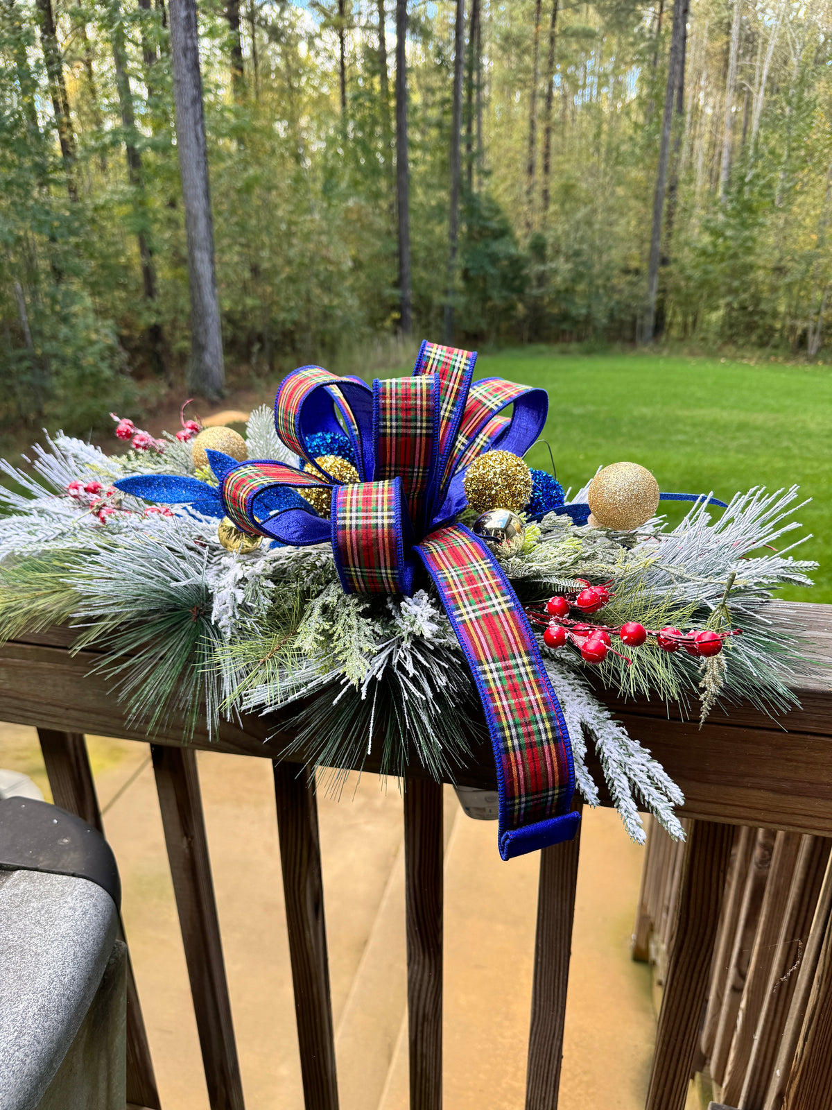 Caroler’s Plaid Winter/Holiday Centerpiece