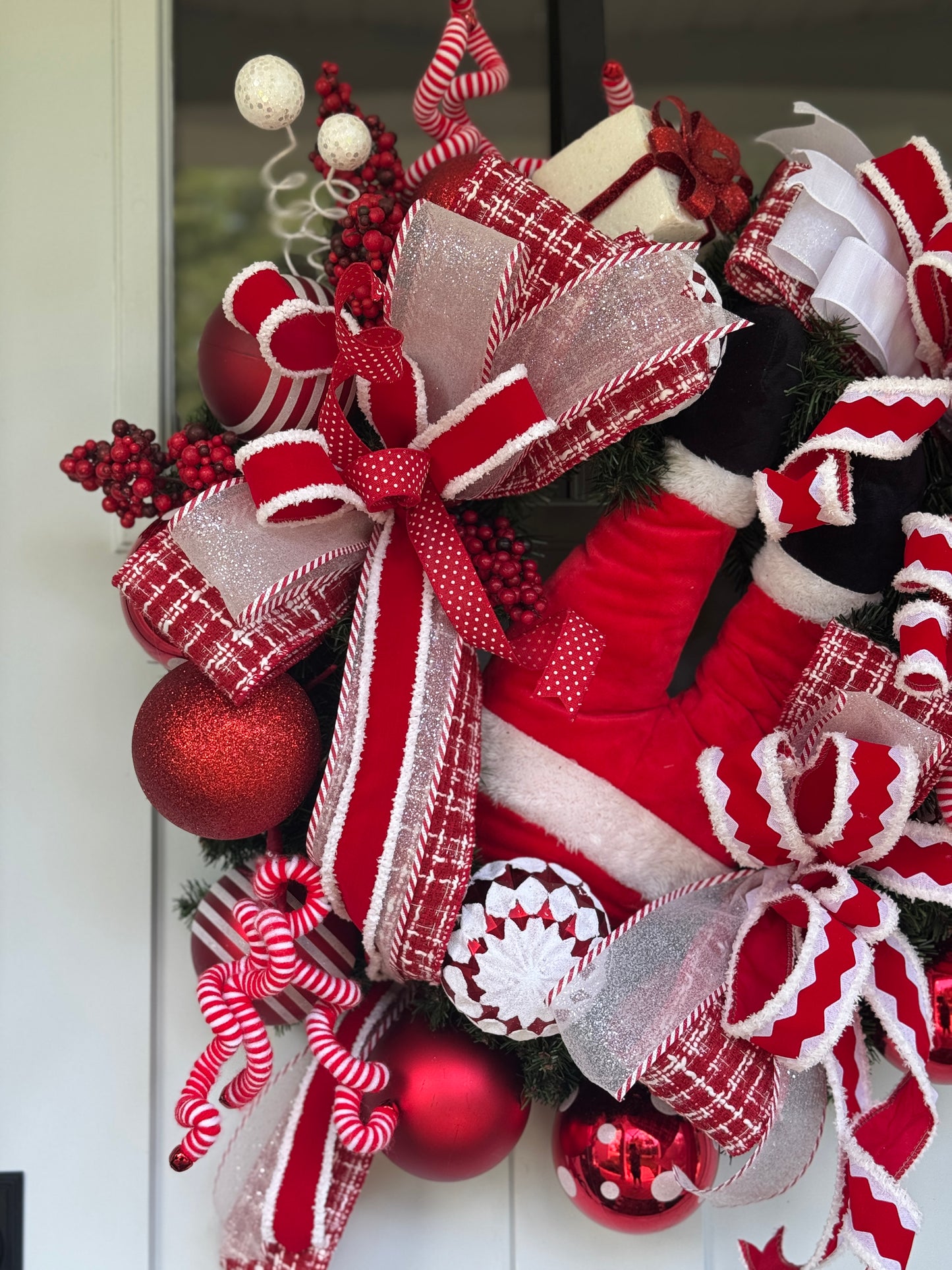 Sneaky Santa Holiday Wreath
