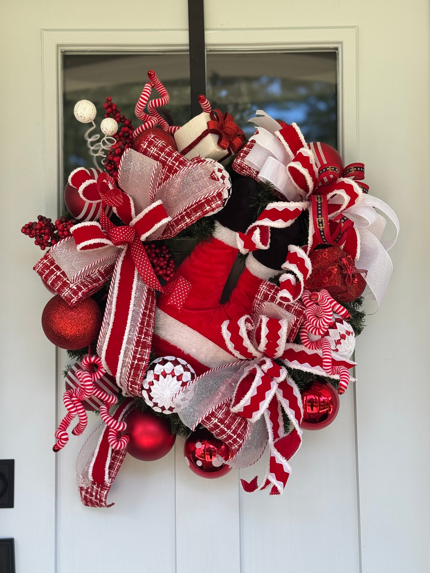 Sneaky Santa Holiday Wreath