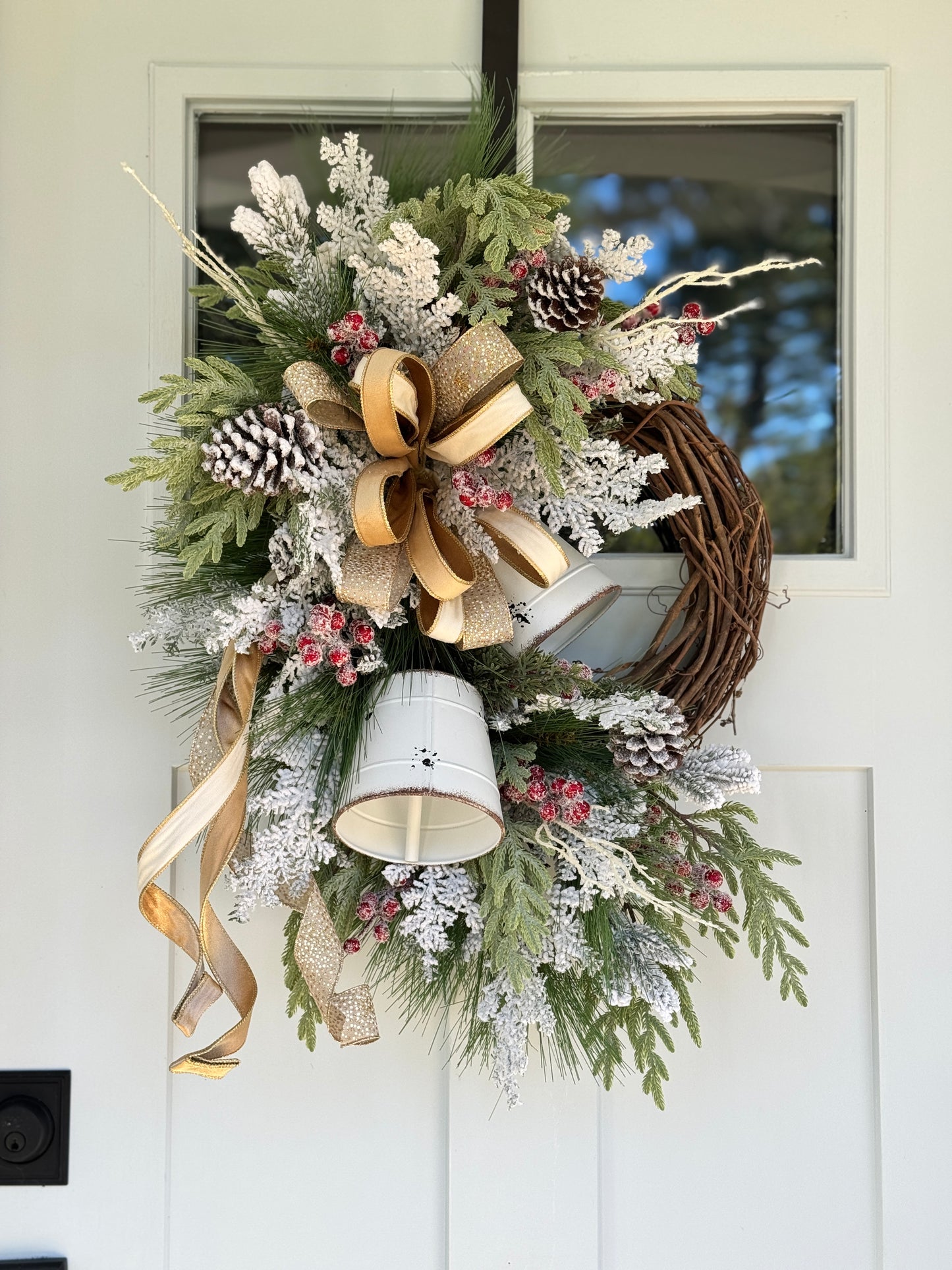 Cozy White Bell Wreath