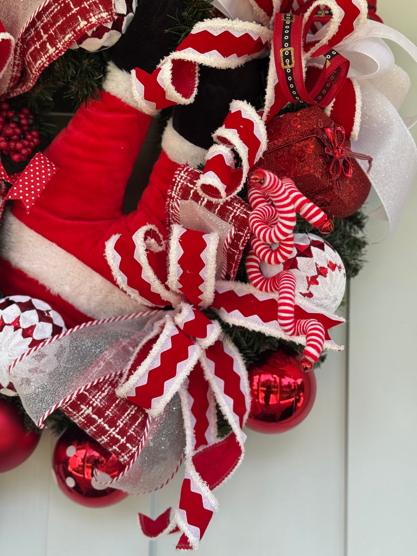Sneaky Santa Holiday Wreath