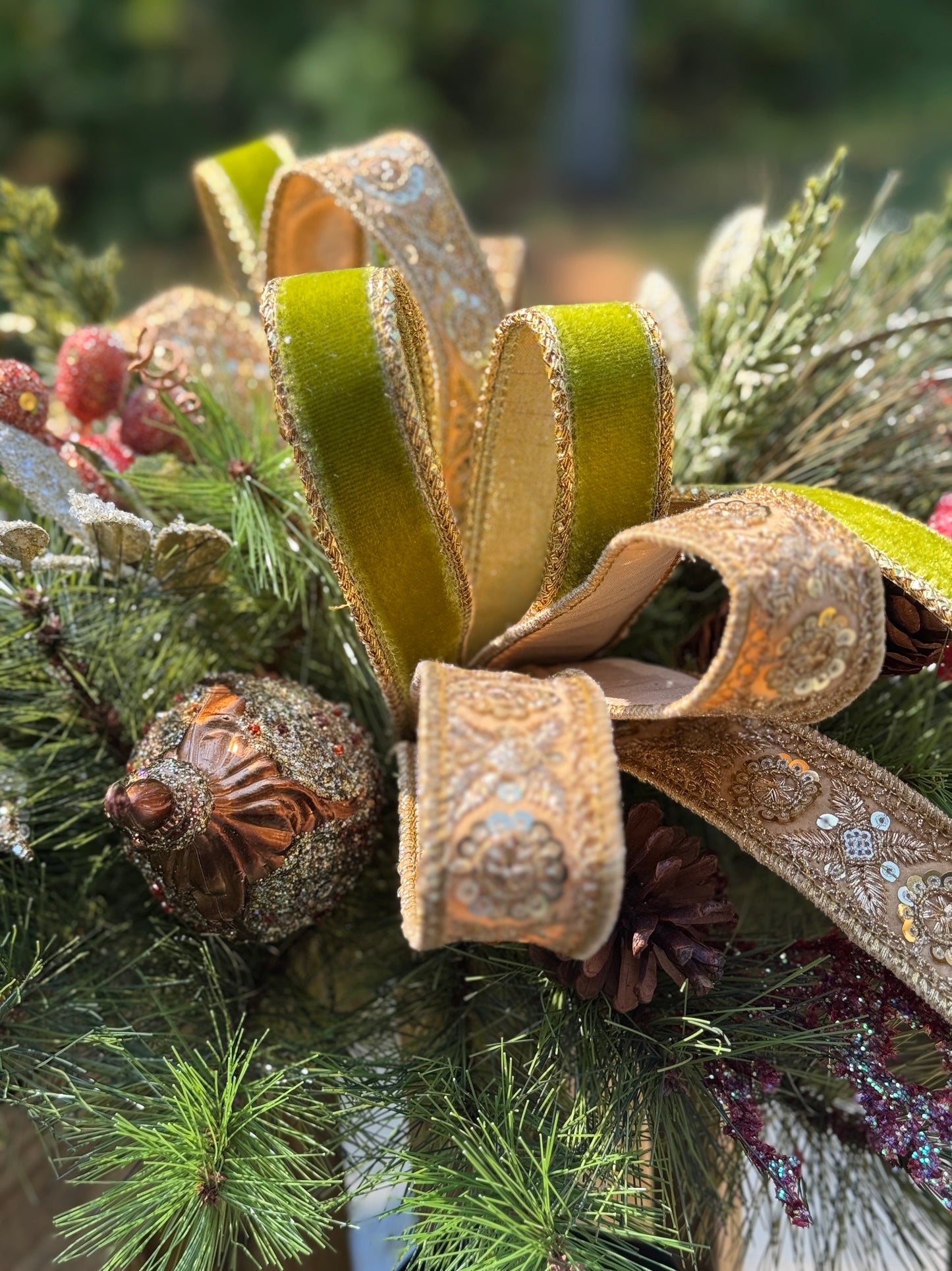 Traditional Williamsburg Floral Arrangement