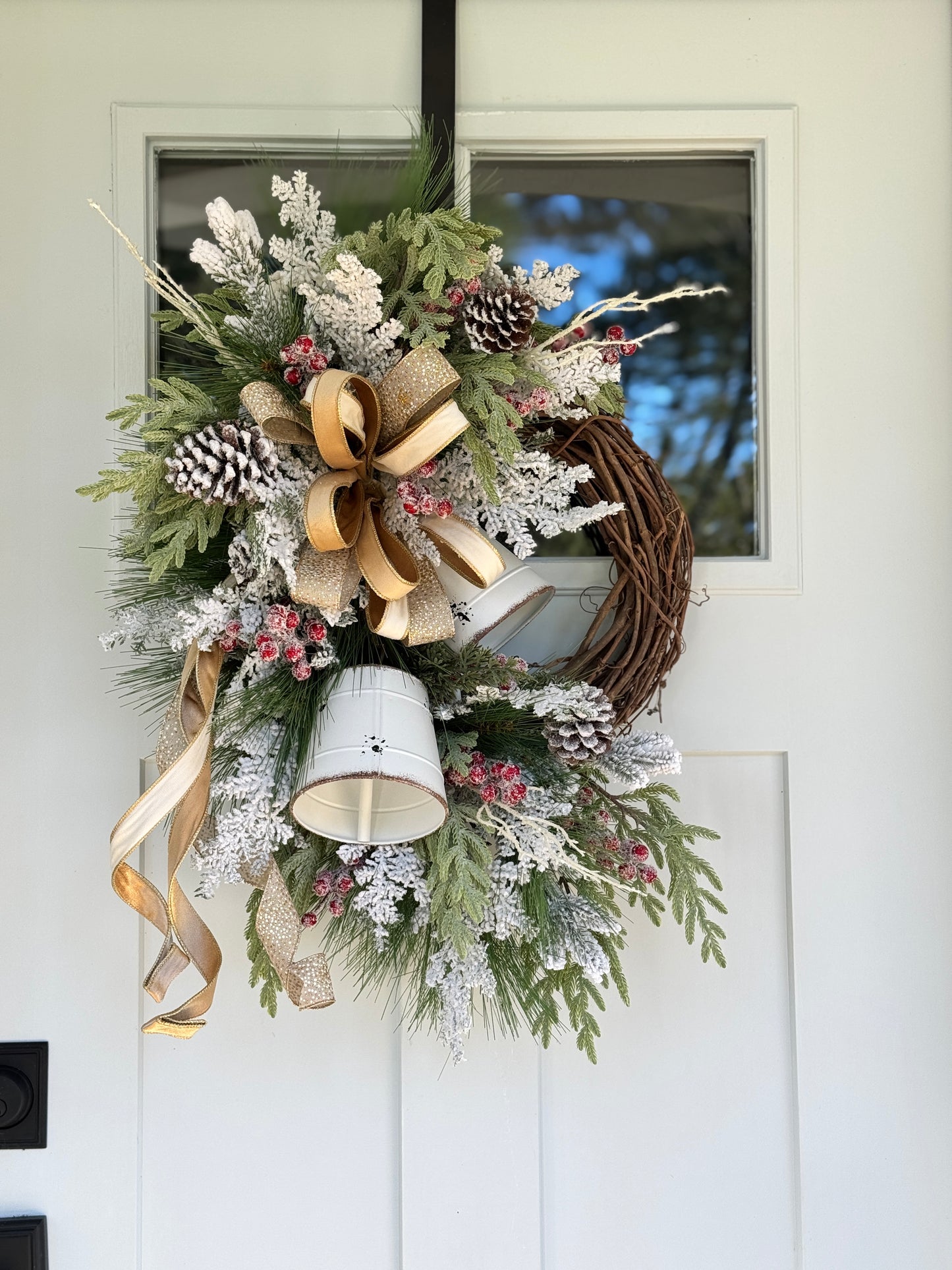 Cozy White Bell Wreath