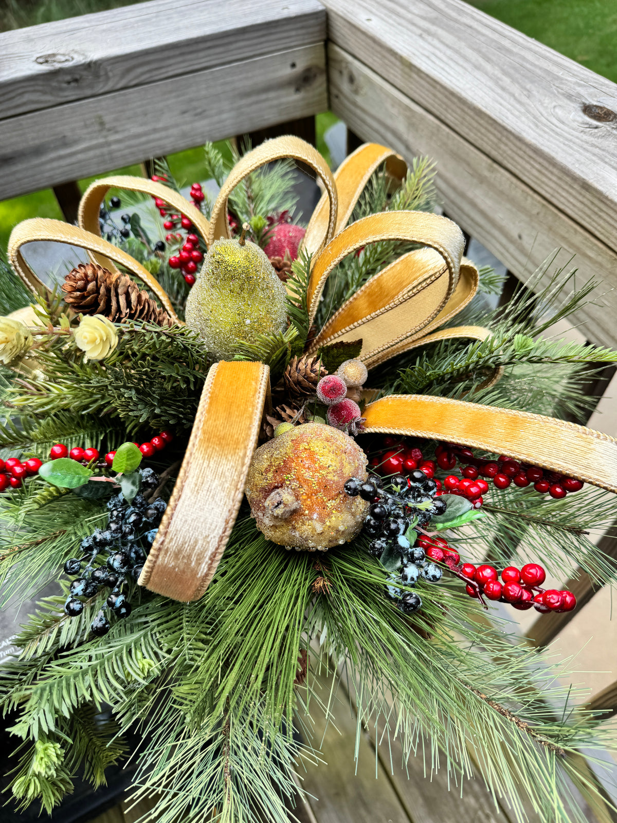 Williamsburg Traditional Winter/Holiday Centerpiece