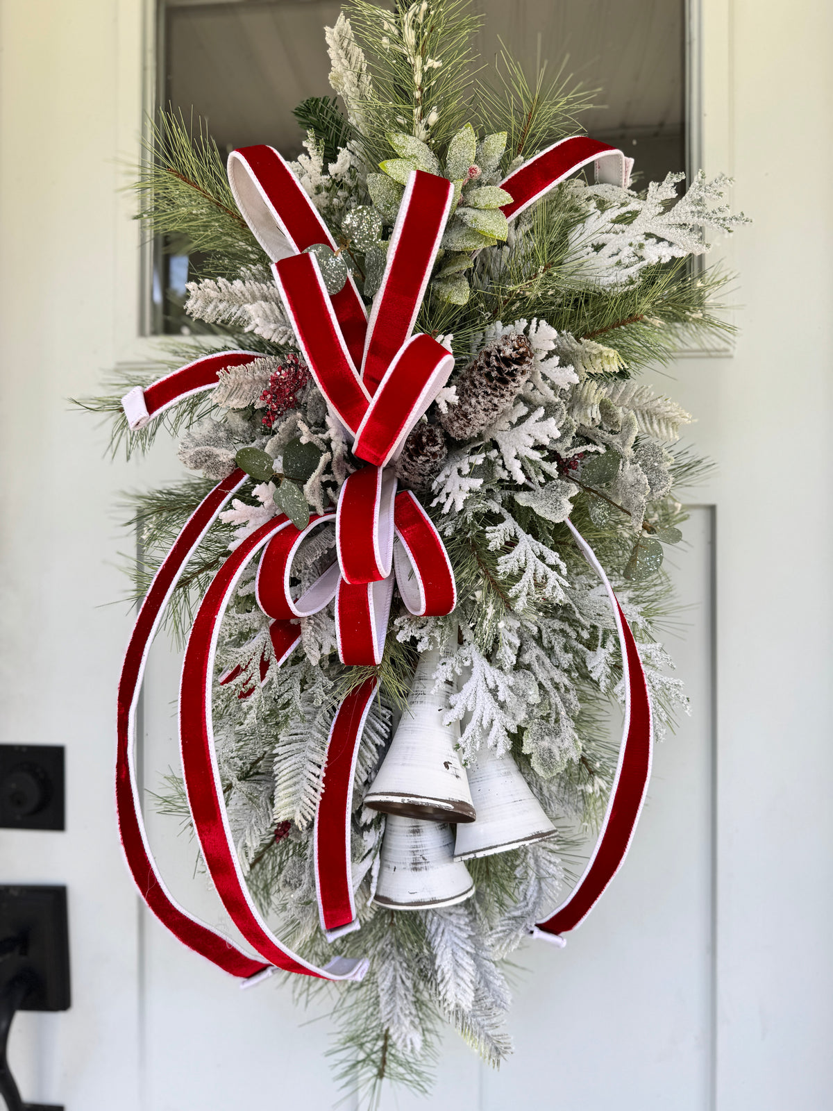 Warmwinter Cozy Teardrop Wreath