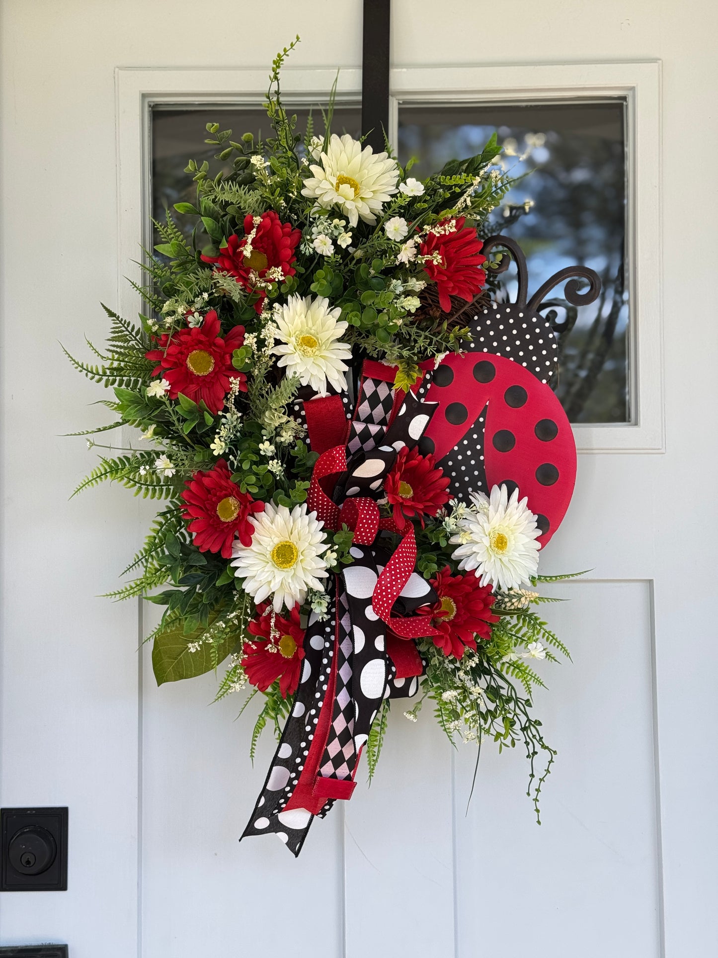 Festive Ladybug Daisy Wreath