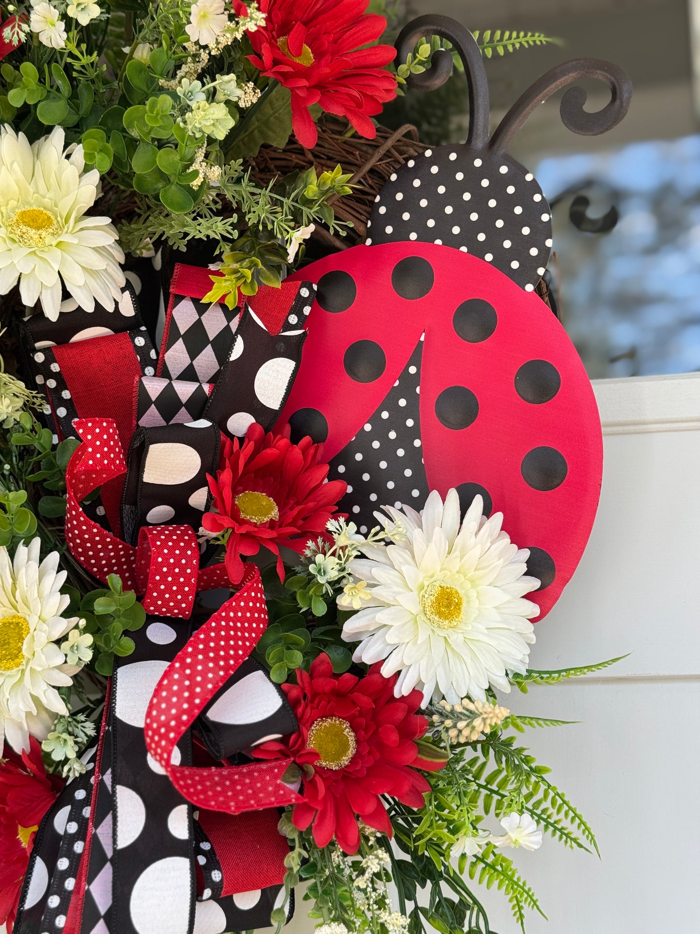 Festive Ladybug Daisy Wreath