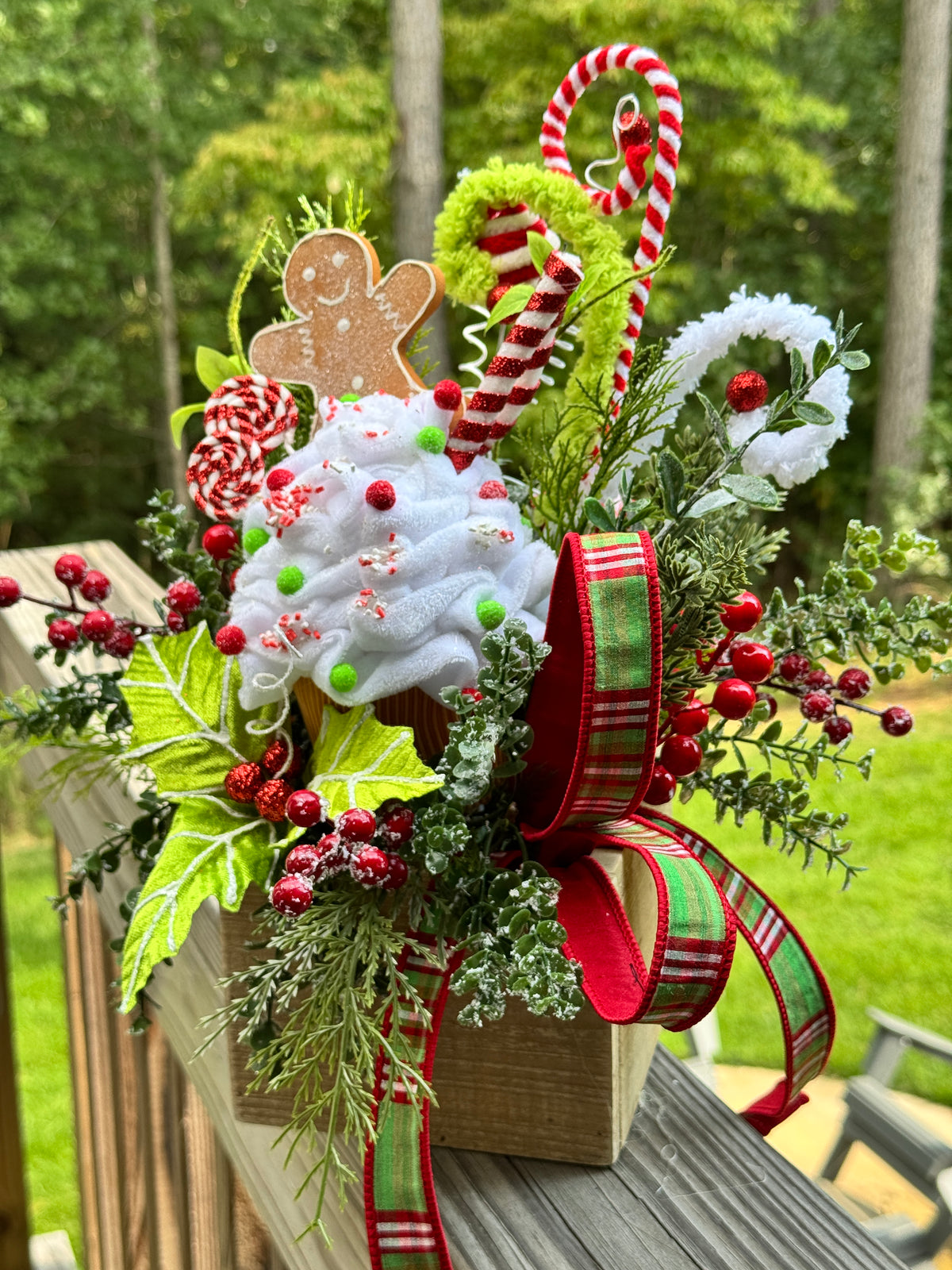 Cupcake Gingerbread Arrangement