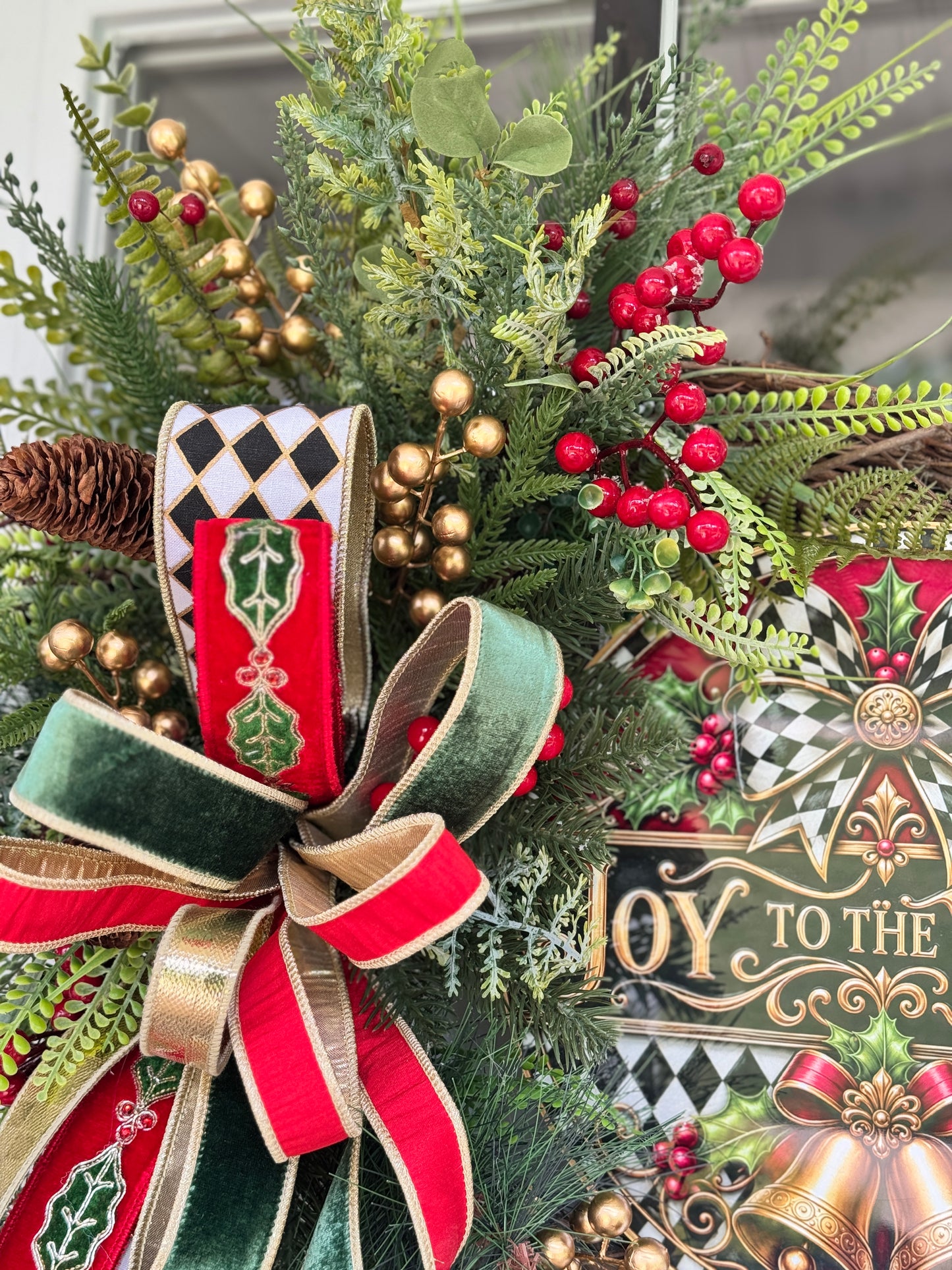 Harlequin Joy to the World Wreath