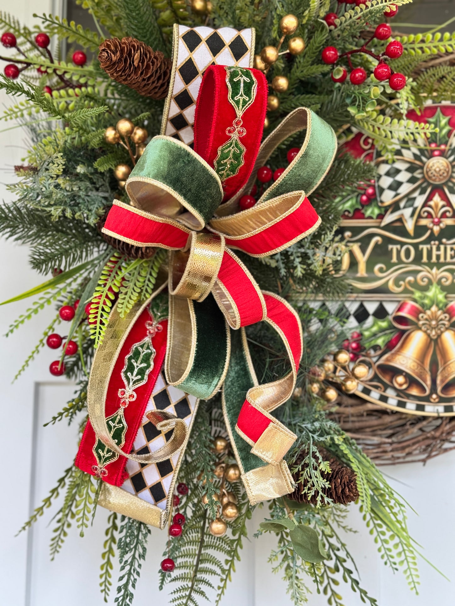 Harlequin Joy to the World Wreath