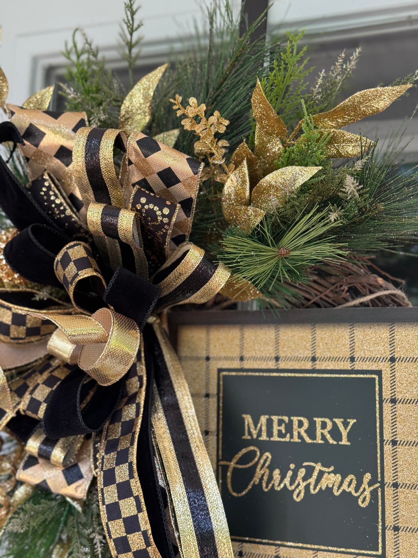 Elegant Gold and Black Holiday Wreath