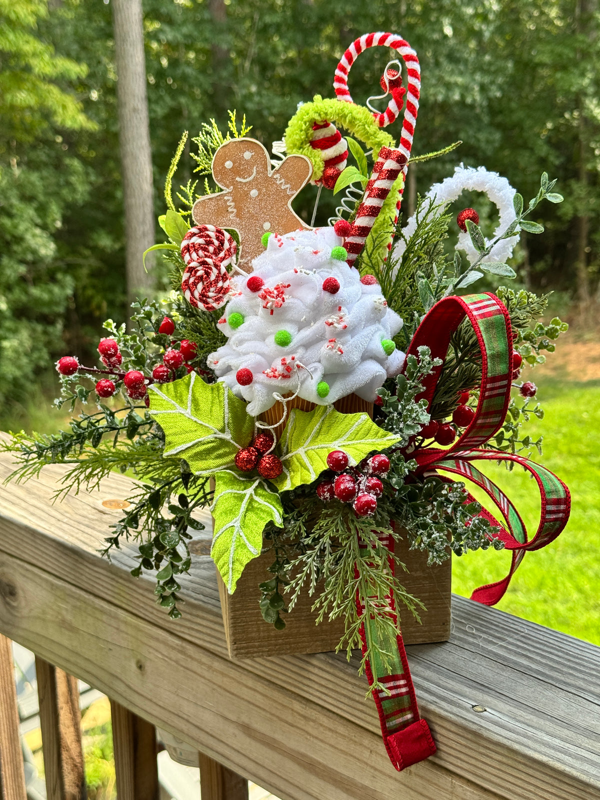 Cupcake Gingerbread Arrangement