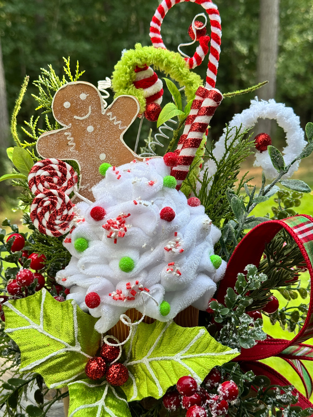Cupcake Gingerbread Arrangement