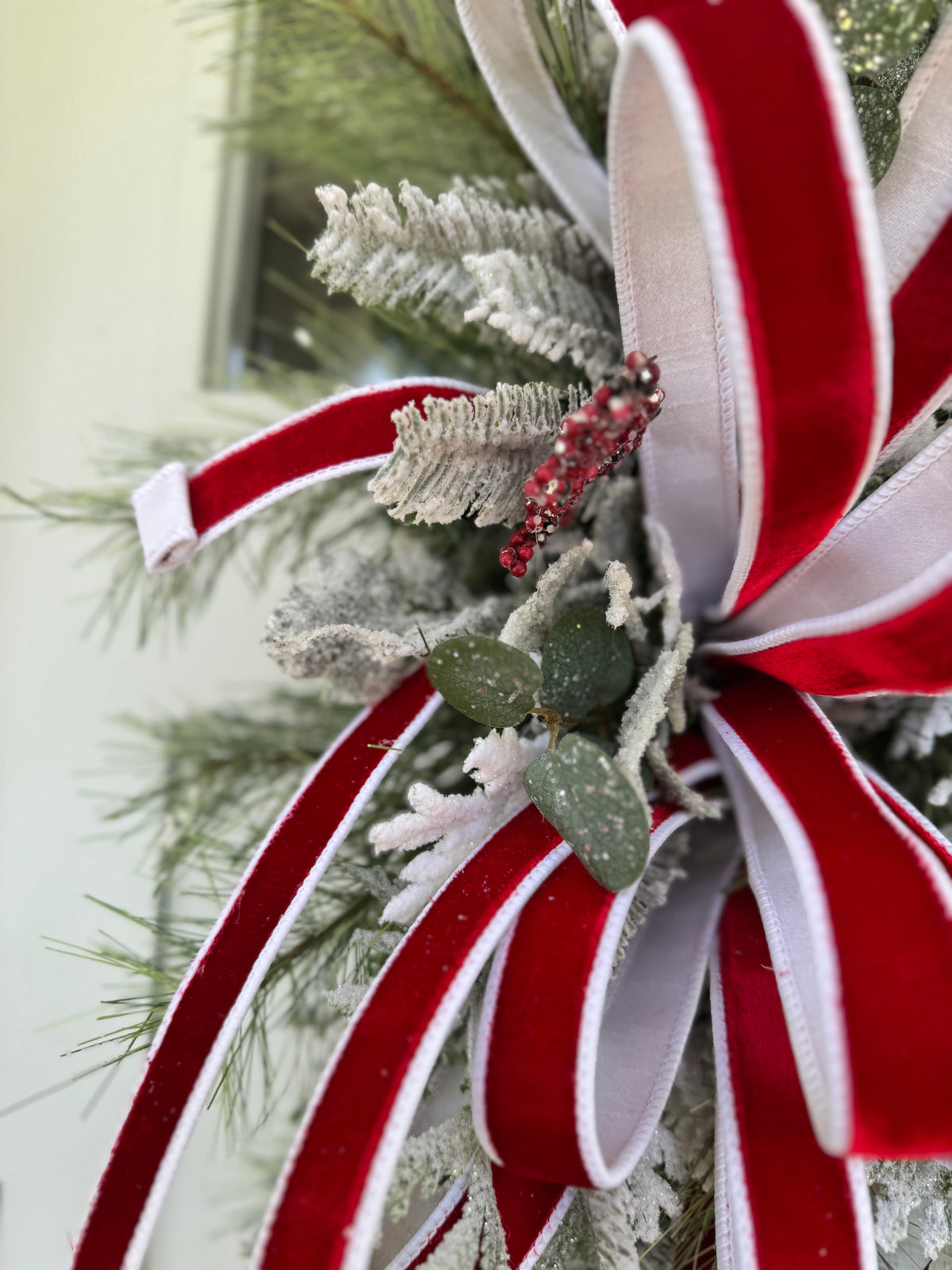 Warmwinter Cozy Teardrop Wreath