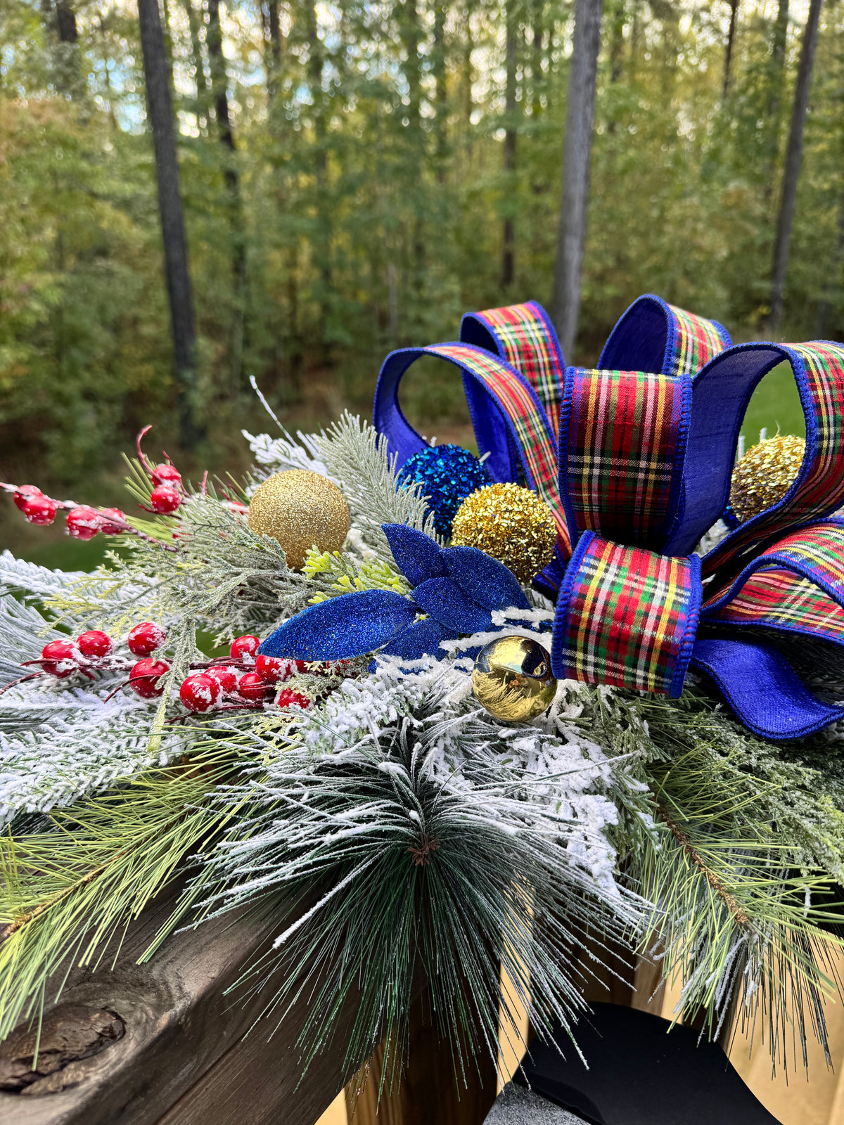 Caroler’s Plaid Winter/Holiday Centerpiece