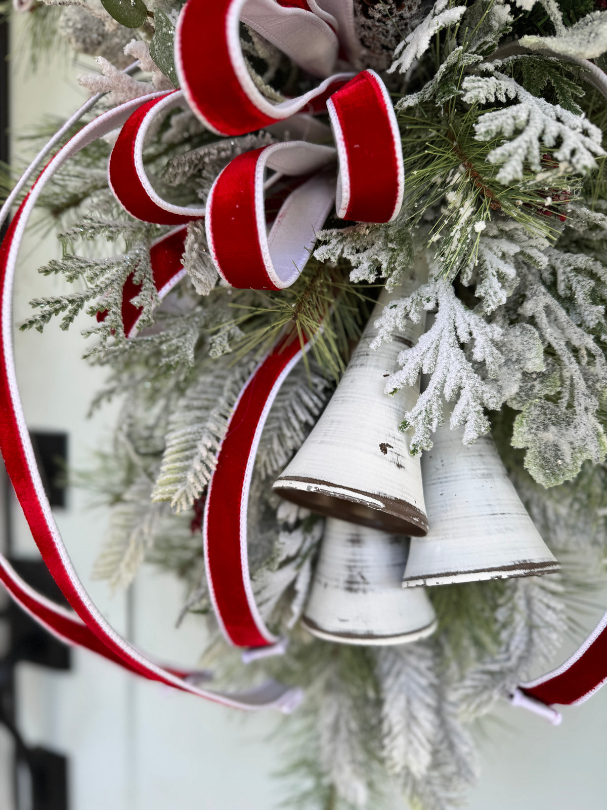 Warmwinter Cozy Teardrop Wreath