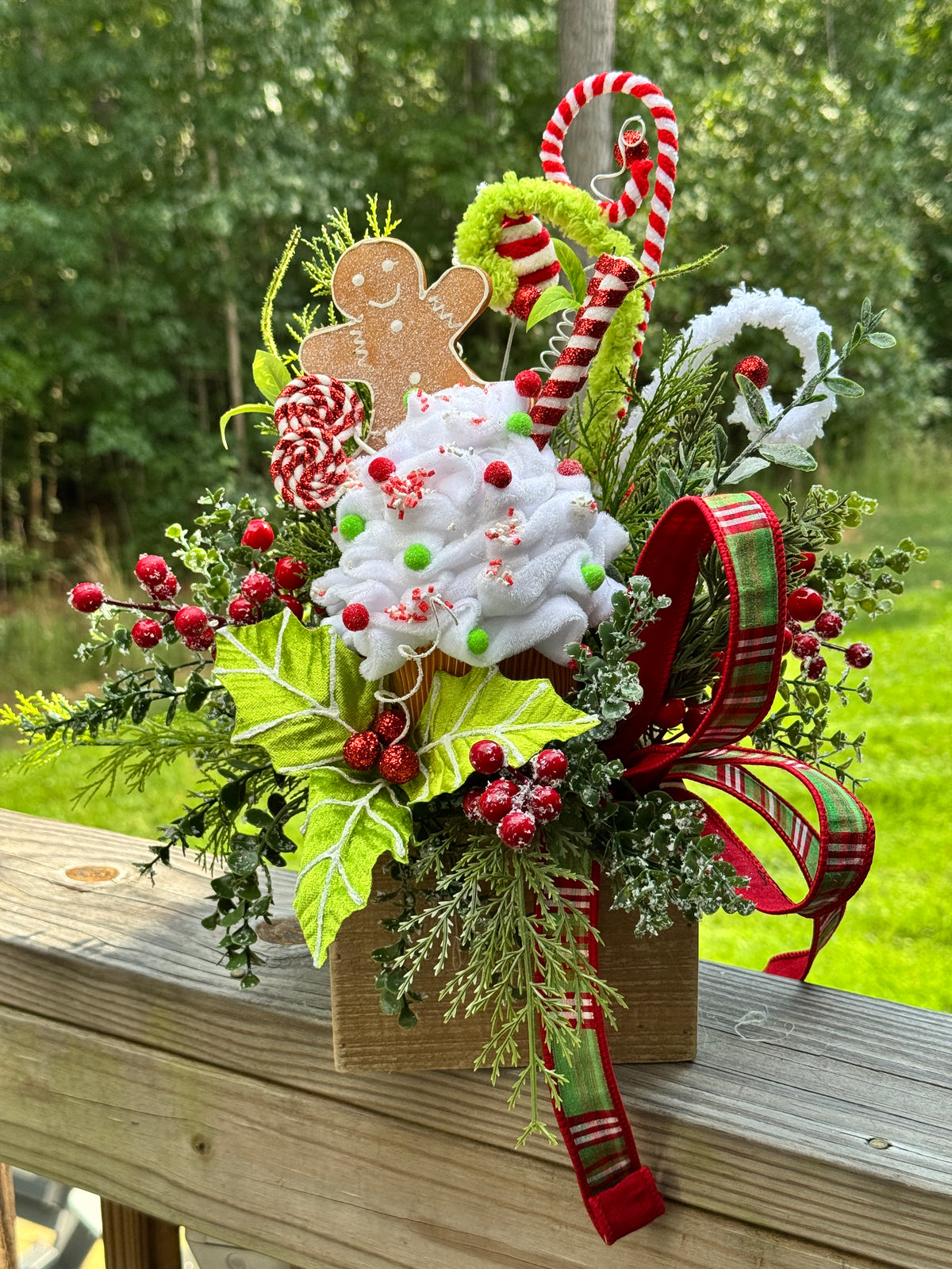 Cupcake Gingerbread Arrangement