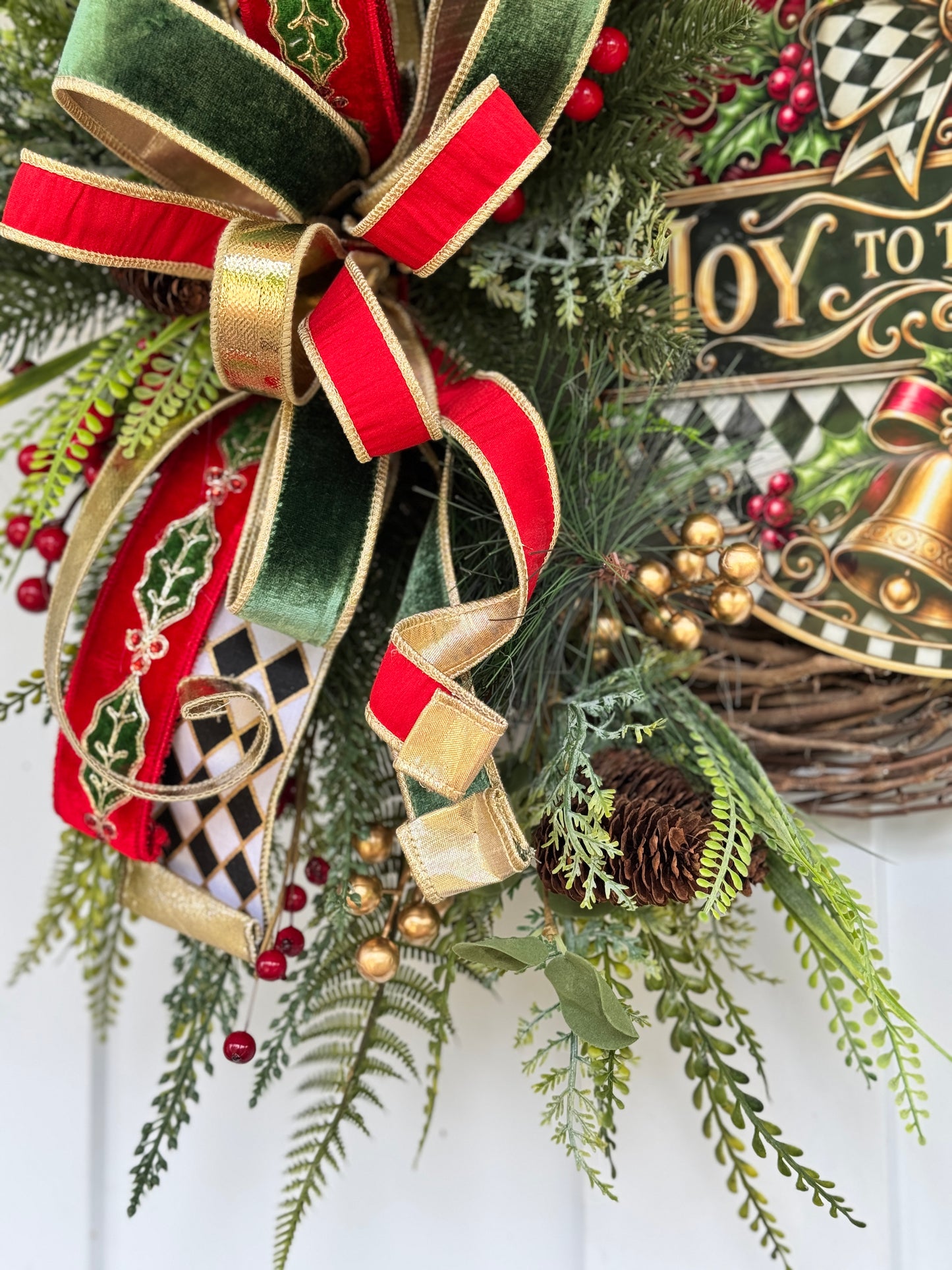 Harlequin Joy to the World Wreath