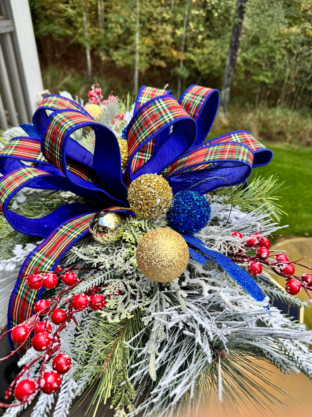Caroler’s Plaid Winter/Holiday Centerpiece