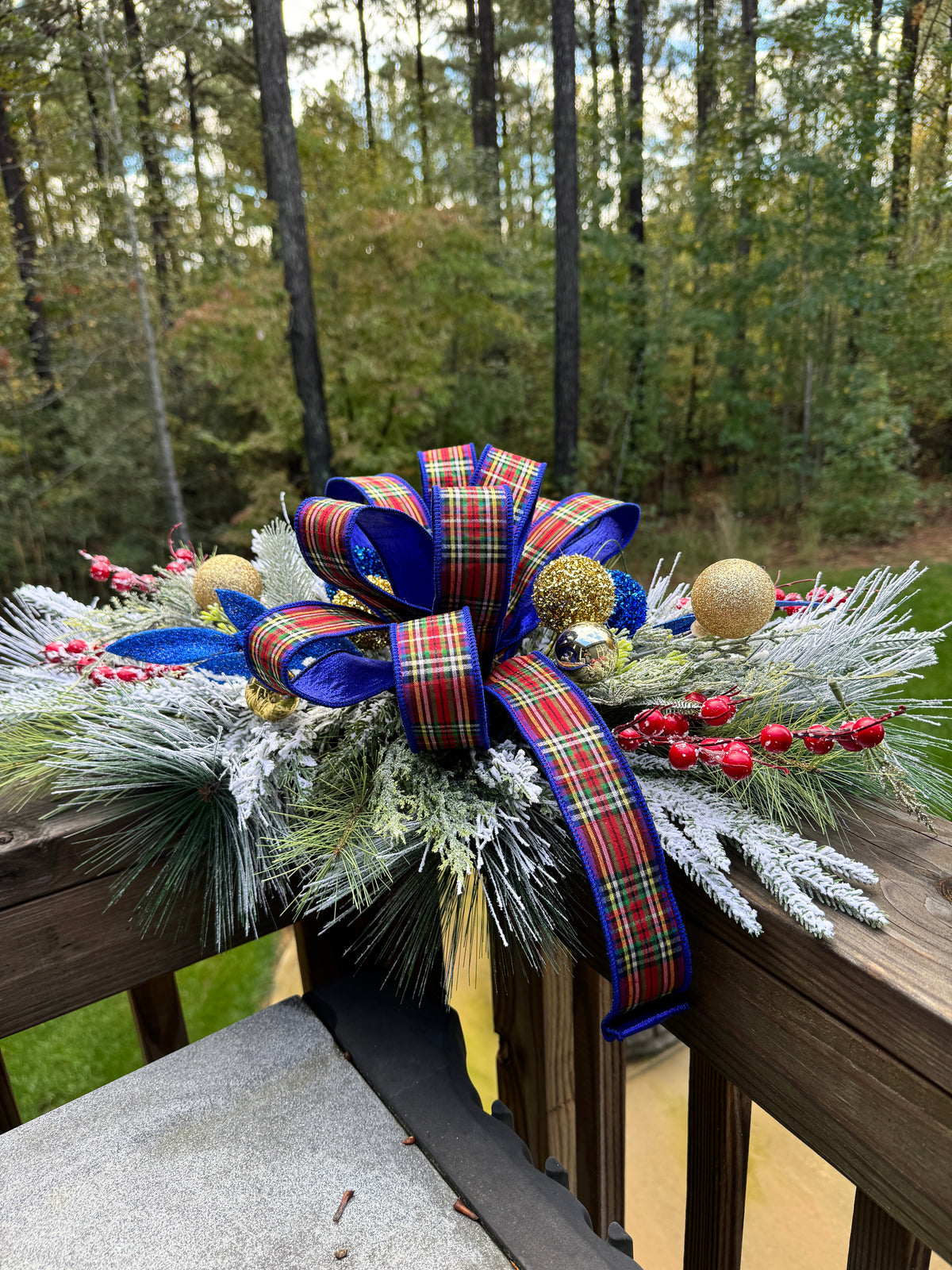 Caroler’s Plaid Winter/Holiday Centerpiece