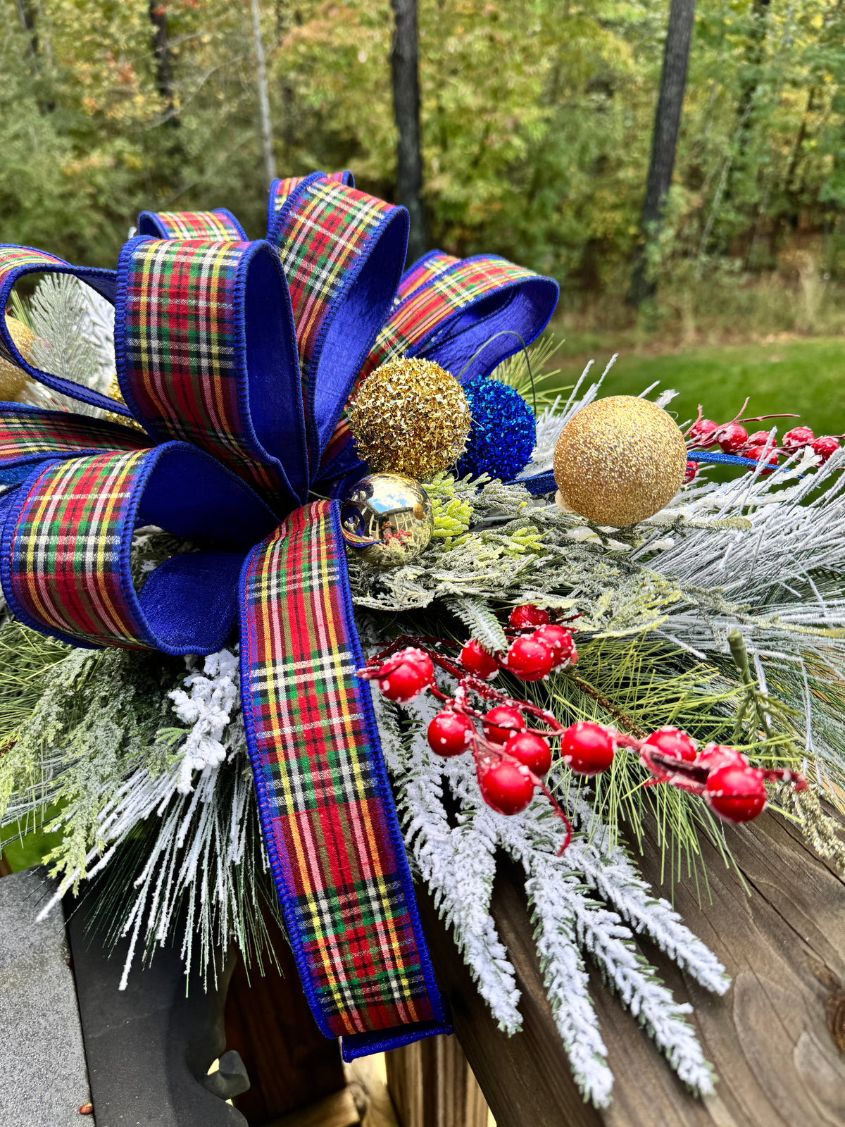Caroler’s Plaid Winter/Holiday Centerpiece